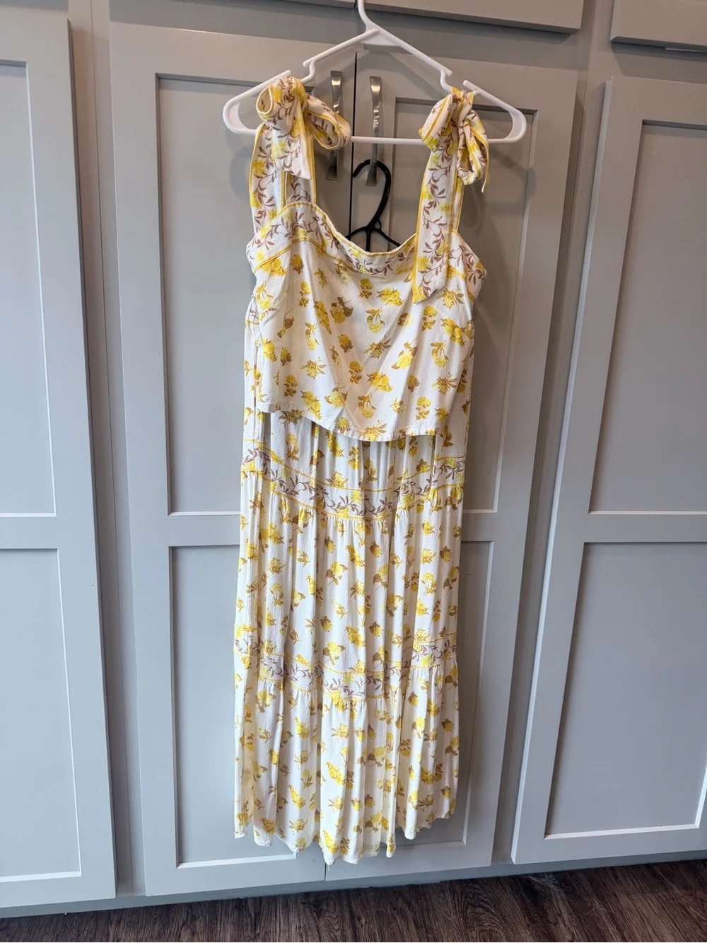 Rose & Olive White and Yellow Floral Maxi Skirt Set - Picture 2 of 5
